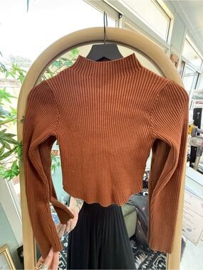 Ribbed Mock Neck Cropped Sweater - Brown